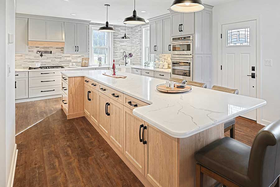 https://www.redoakremodeling.com/fbm-data/images/projects/100-year-old-farm-kitchen/100-year-old-farm-house-kitchen-transformation-thomasville-pa-small-003.jpg